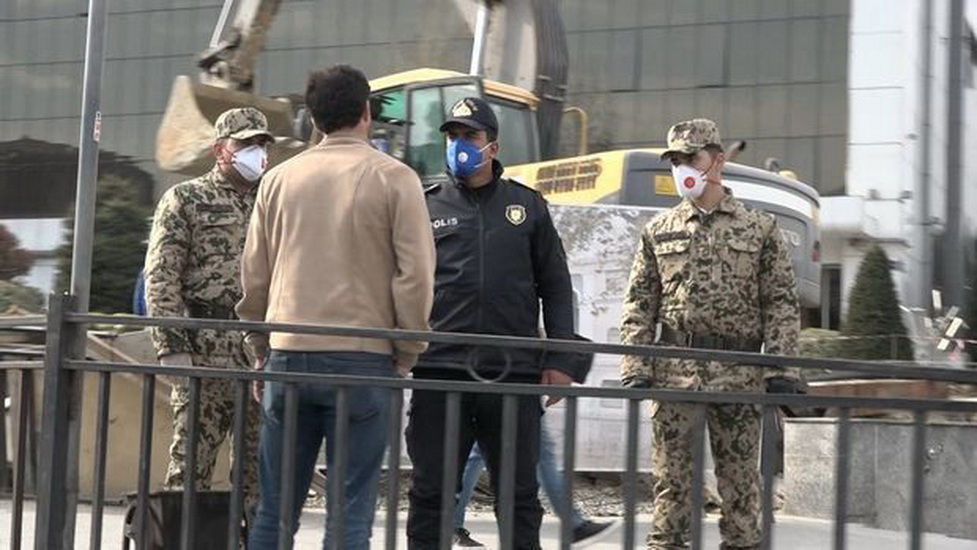 Жители Баку продолжают выходить на улицу вопреки запрету - ВИДЕО