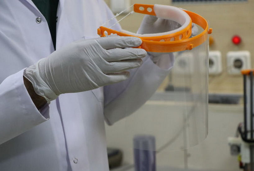 В Азербайджане начали производить лицевые щитки для защиты от коронавируса