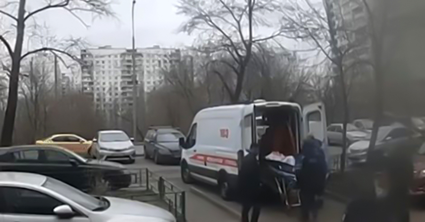 В Москве 16-летняя девушка родила ребенка и выбросила его из окна - ВИДЕО