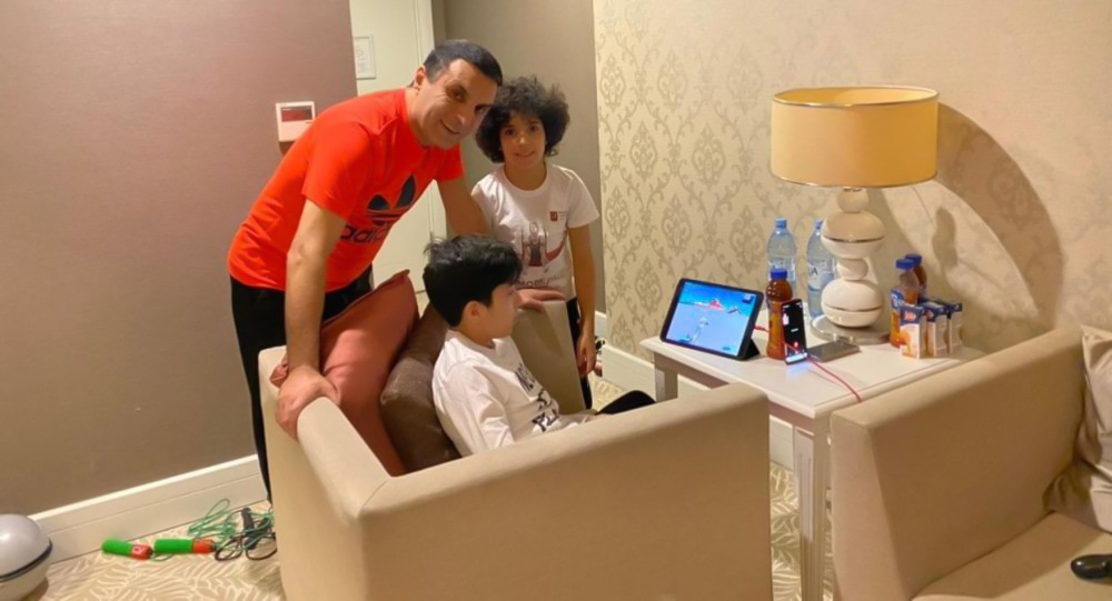 Чемпион Азербайджана на карантине в бакинском отеле: вначале дети паниковали - ФОТО