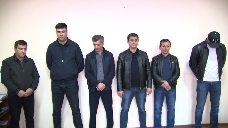 В Баку выявлено кафе, нарушившее правила карантина, 6 человек оштрафованы - ФОТО