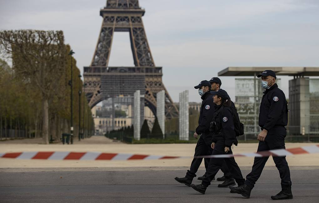 Франция продлевает режим самоизоляции и оставляет границы закрытыми