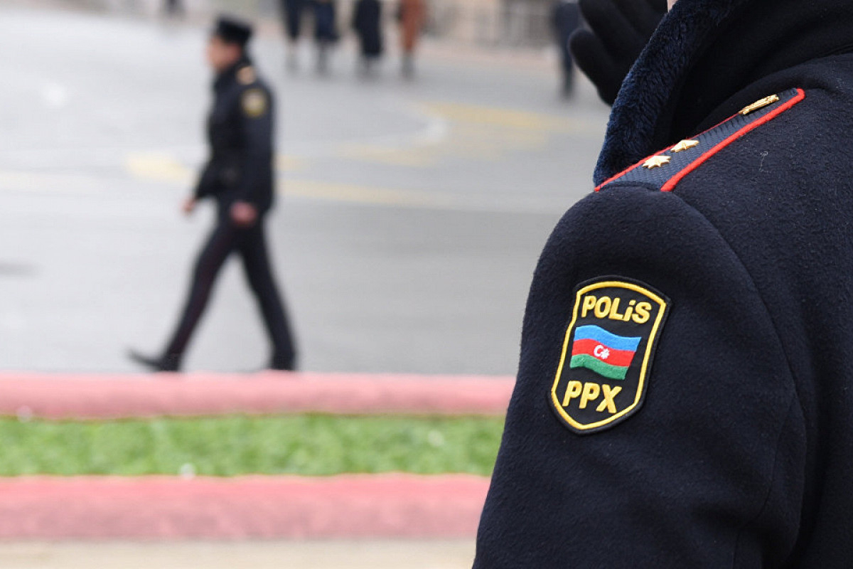 В Баку сотрудник ППС пострадал из-за пьяного водителя