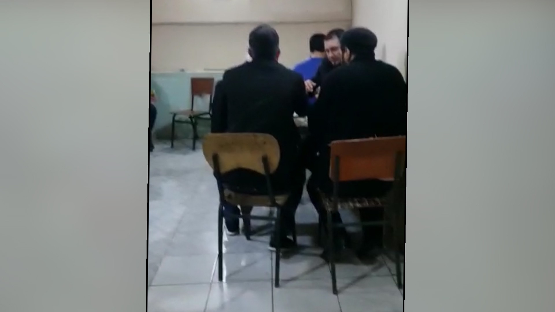 Операция в бакинском кафе: задержаны владелец кафе и 9 клиентов - ВИДЕО