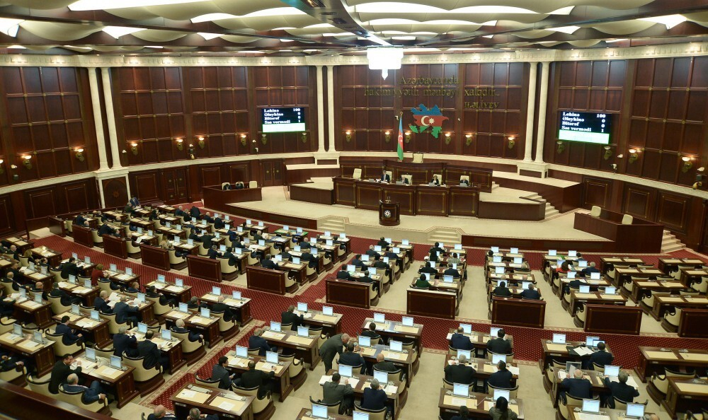 Азербайджанские депутаты сегодня обсудят 28 вопросов