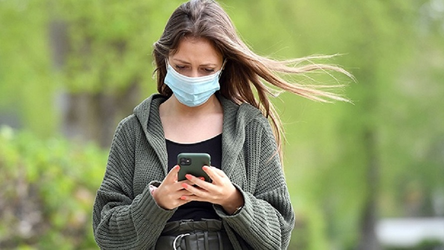 Названа опасность использования смартфонов во время пандемии коронавируса