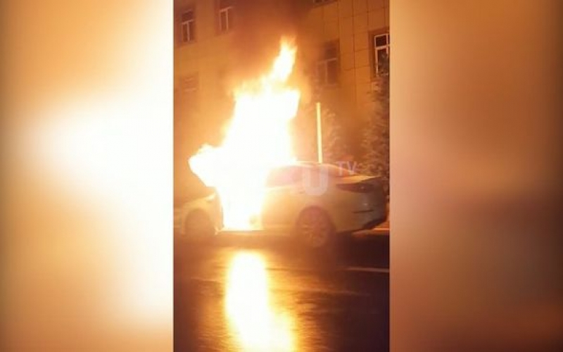В Баку сгорел автомобиль - ФОТО/ВИДЕО