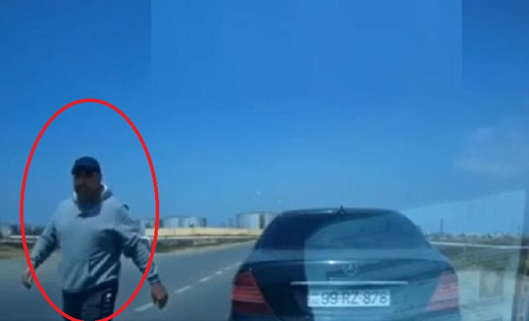 В Баку расследуют инцидент с нецензурно ругающимся водителем Mercedes - ВИДЕО