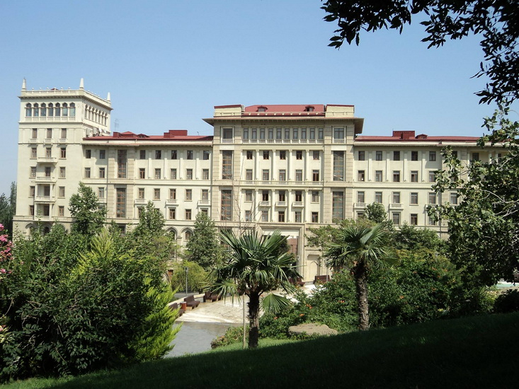 В Азербайджане продлен запрет на вывоз медицинских препаратов