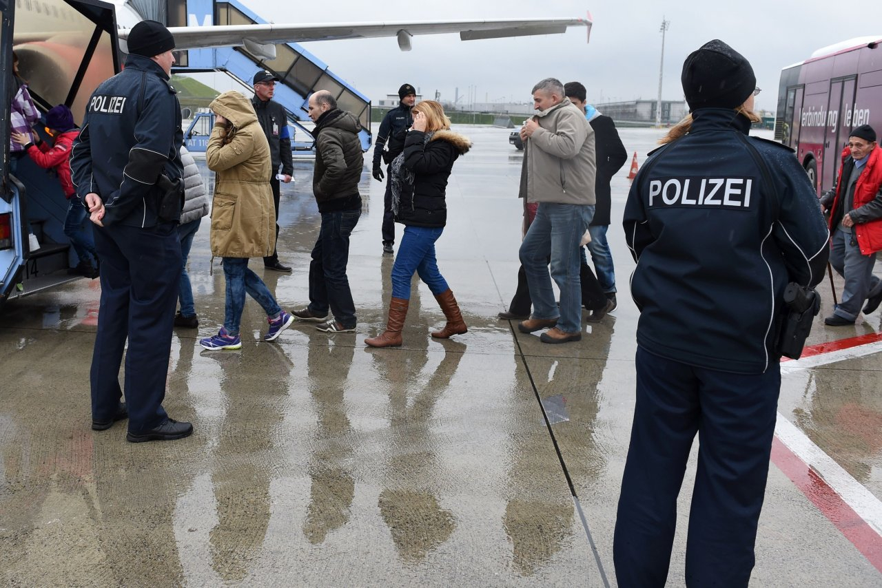 Семью азербайджанских "беженцев" депортируют из Германии
