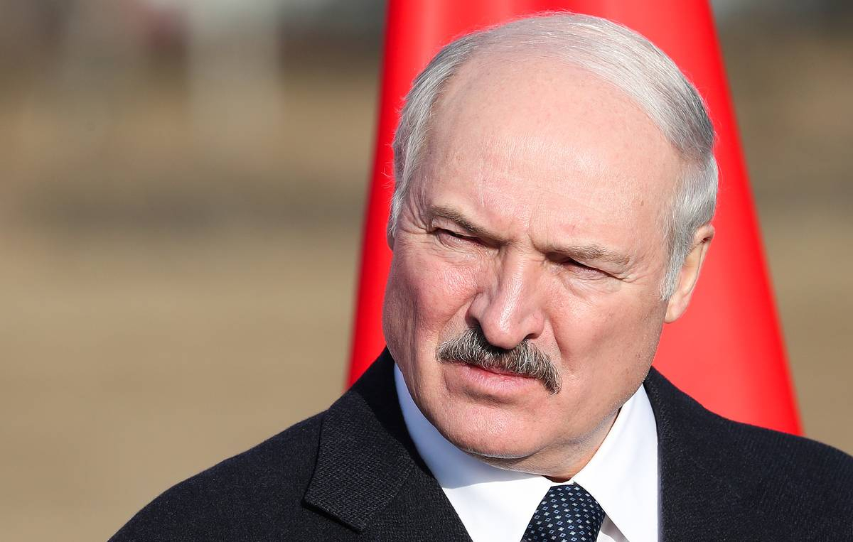 Лукашенко массово вывел белорусов на улицы