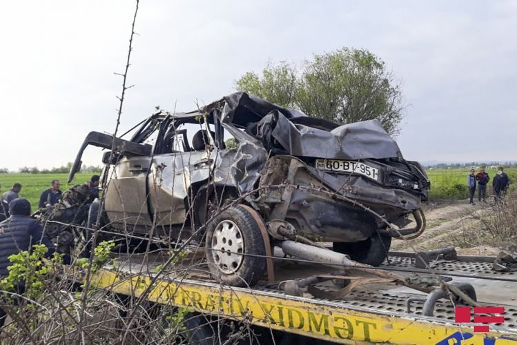 Страшное ДТП в Азербайджане: перевернулся автомобиль, погиб студент - ФОТО