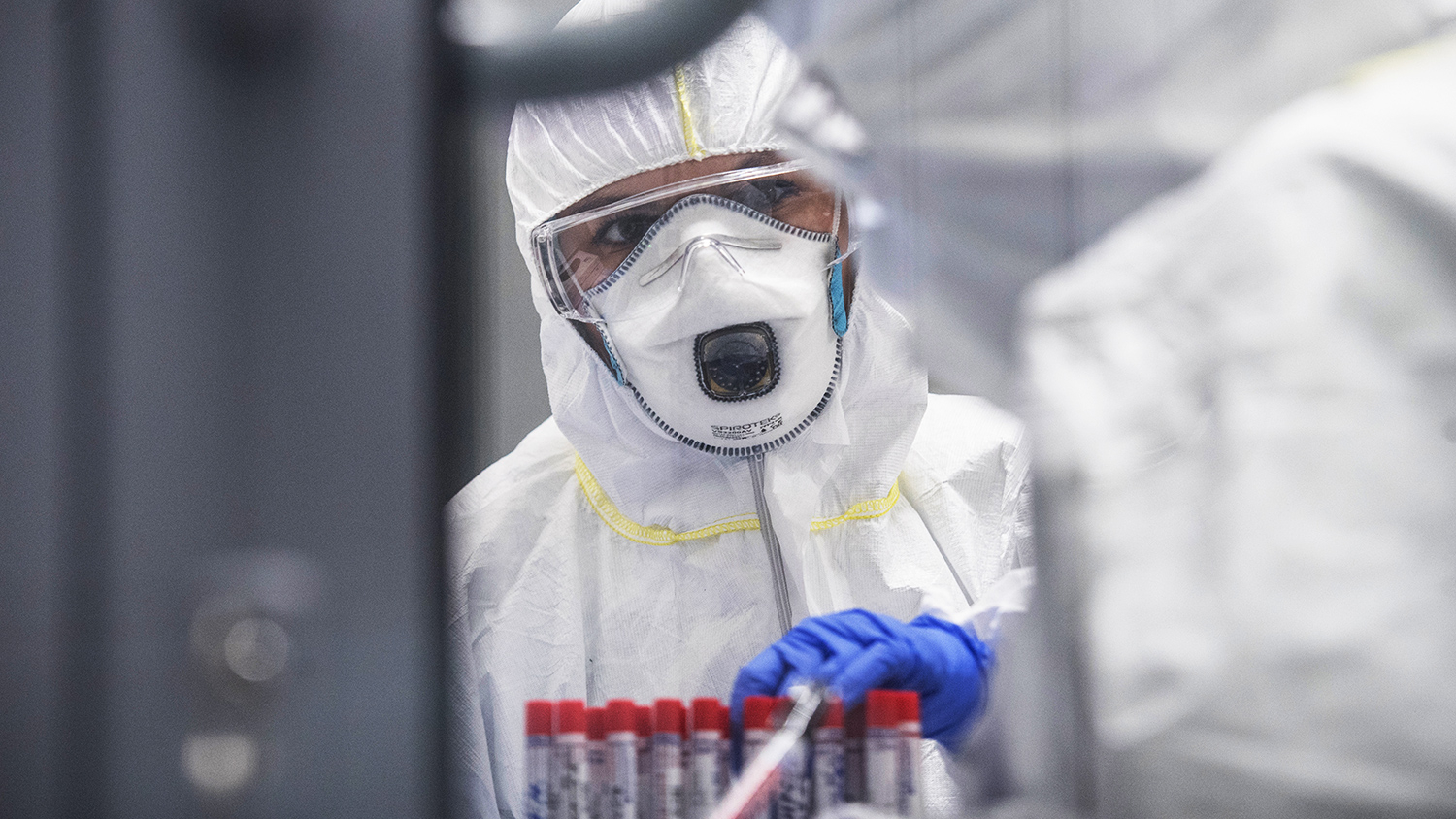 В России выявили 7933 новых случая заражения коронавирусом