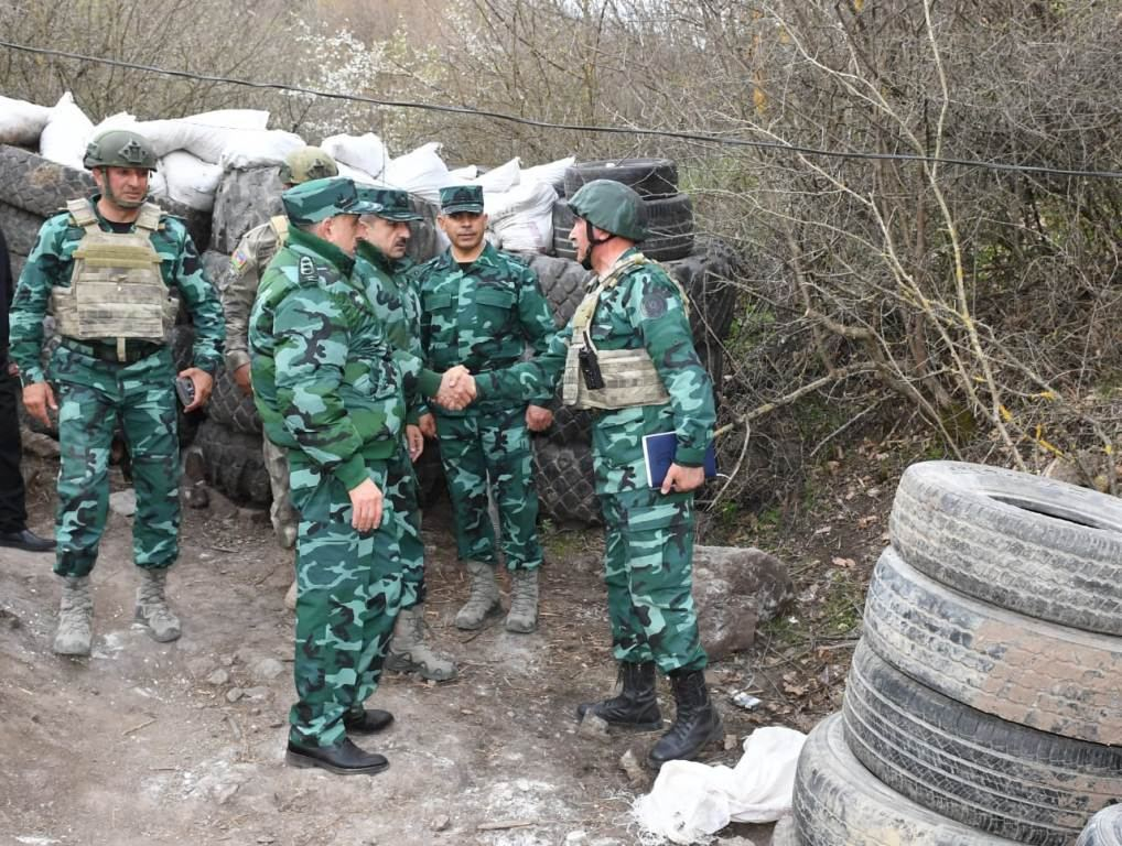 Помощник президента и глава ГПС посетили воинские части на границе с Арменией - ФОТО