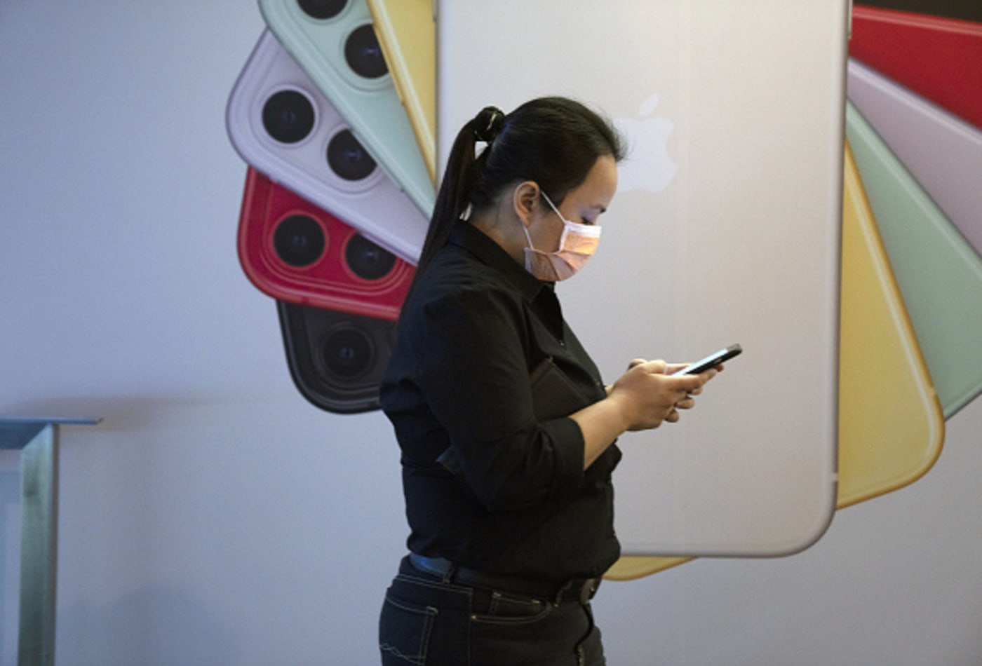 Смартфоны Apple научат распознавать лица в масках