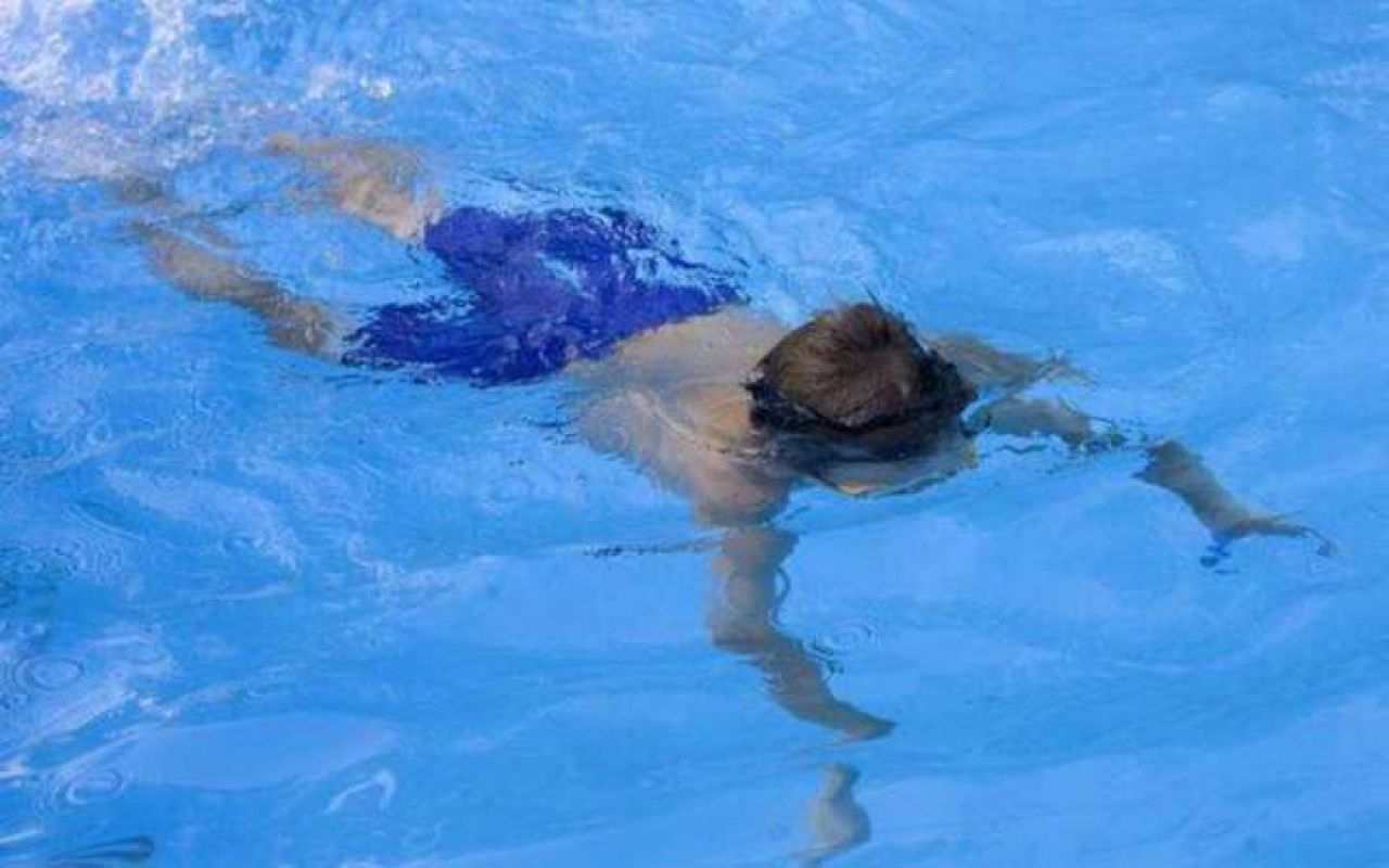 В Баку 6-летний мальчик утонул в бассейне