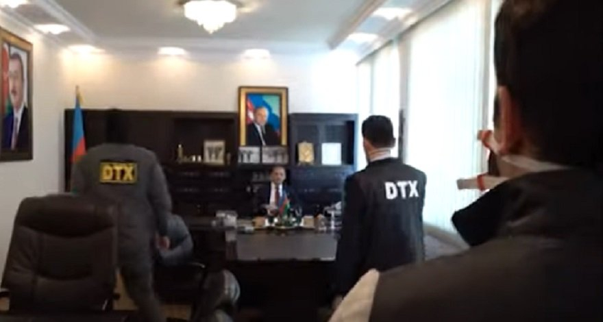 СГБ Азербайджана распространила кадры обыска в кабинете главы ИВ Имишлинского района - ВИДЕО