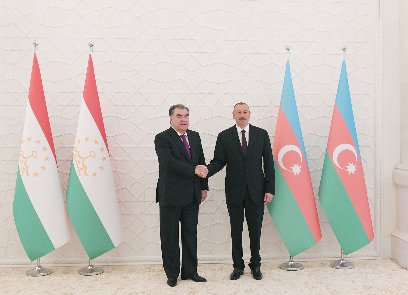 Состоялся телефонный разговор между президентами Азербайджана и Таджикистана