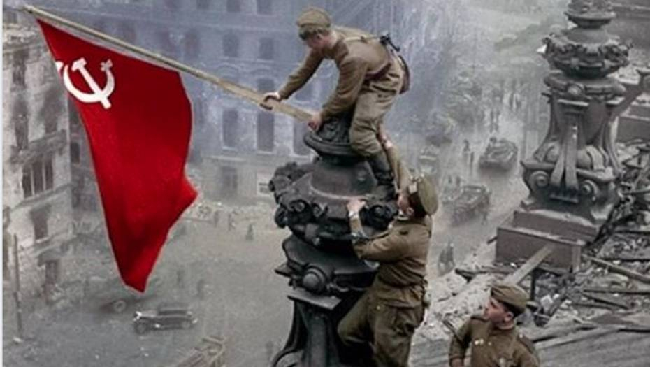 Facebook объяснил удаление фото водружения Знамени Победы на Рейхстаге