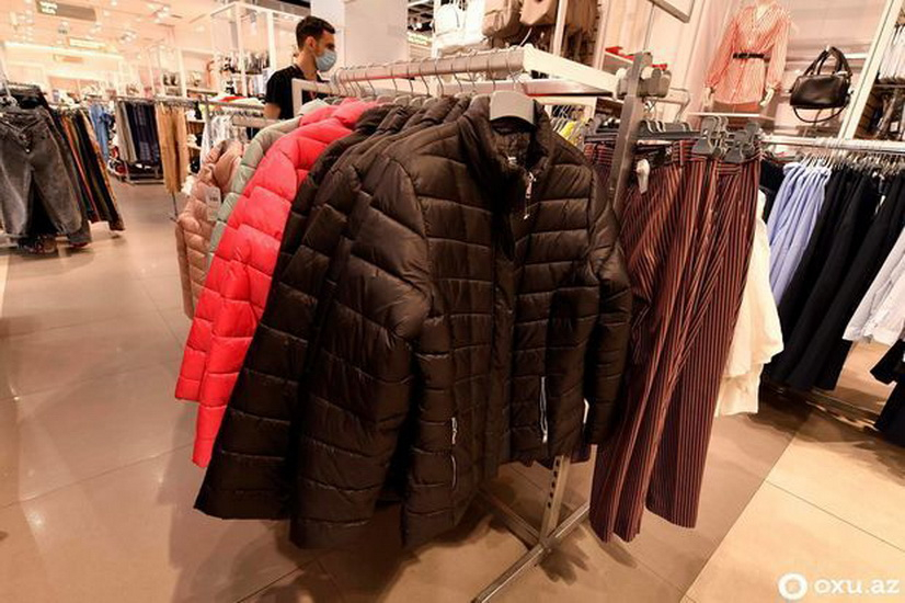 В магазинах Баку наблюдается дефицит весенней одежды - ФОТОРЕПОРТАЖ