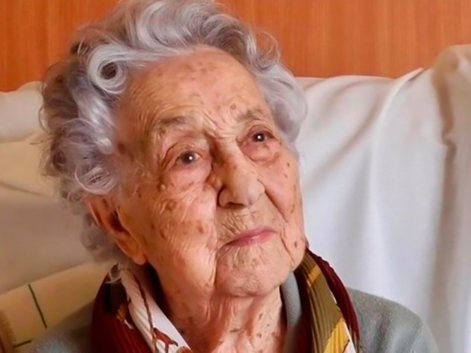 113-летняя женщина вылечилась от коронавируса