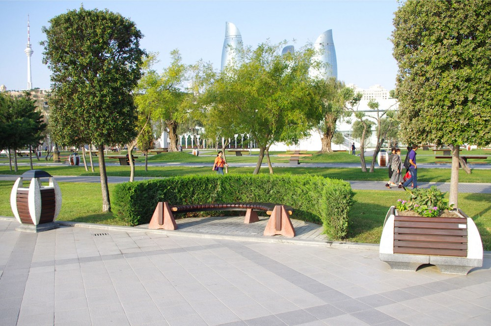 В Азербайджане снят запрет на посещение бульвара и парков