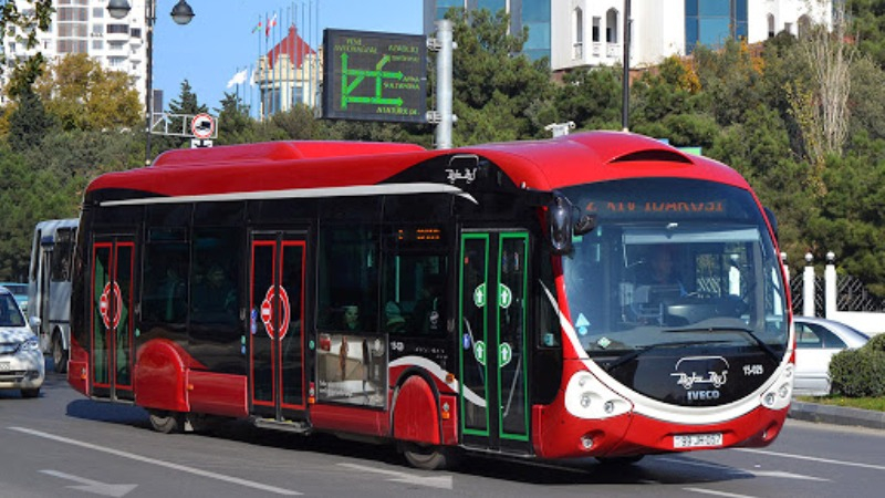 В Баку временно изменена схема движения на 11 автобусных маршрутах