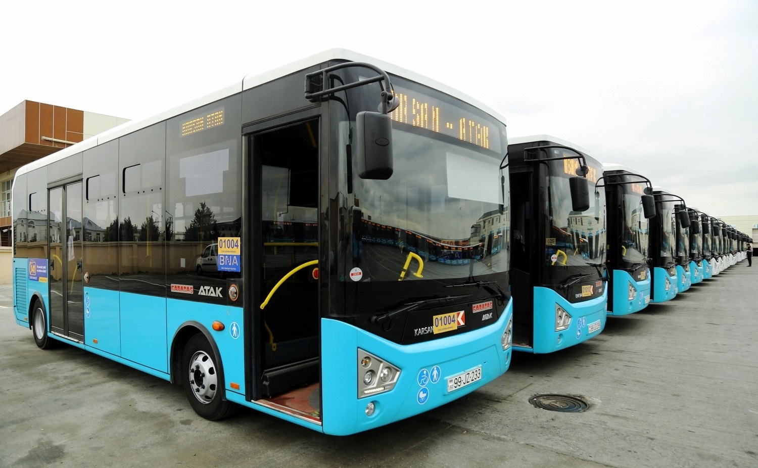 В Баку временно изменены схемы движения трех автобусов