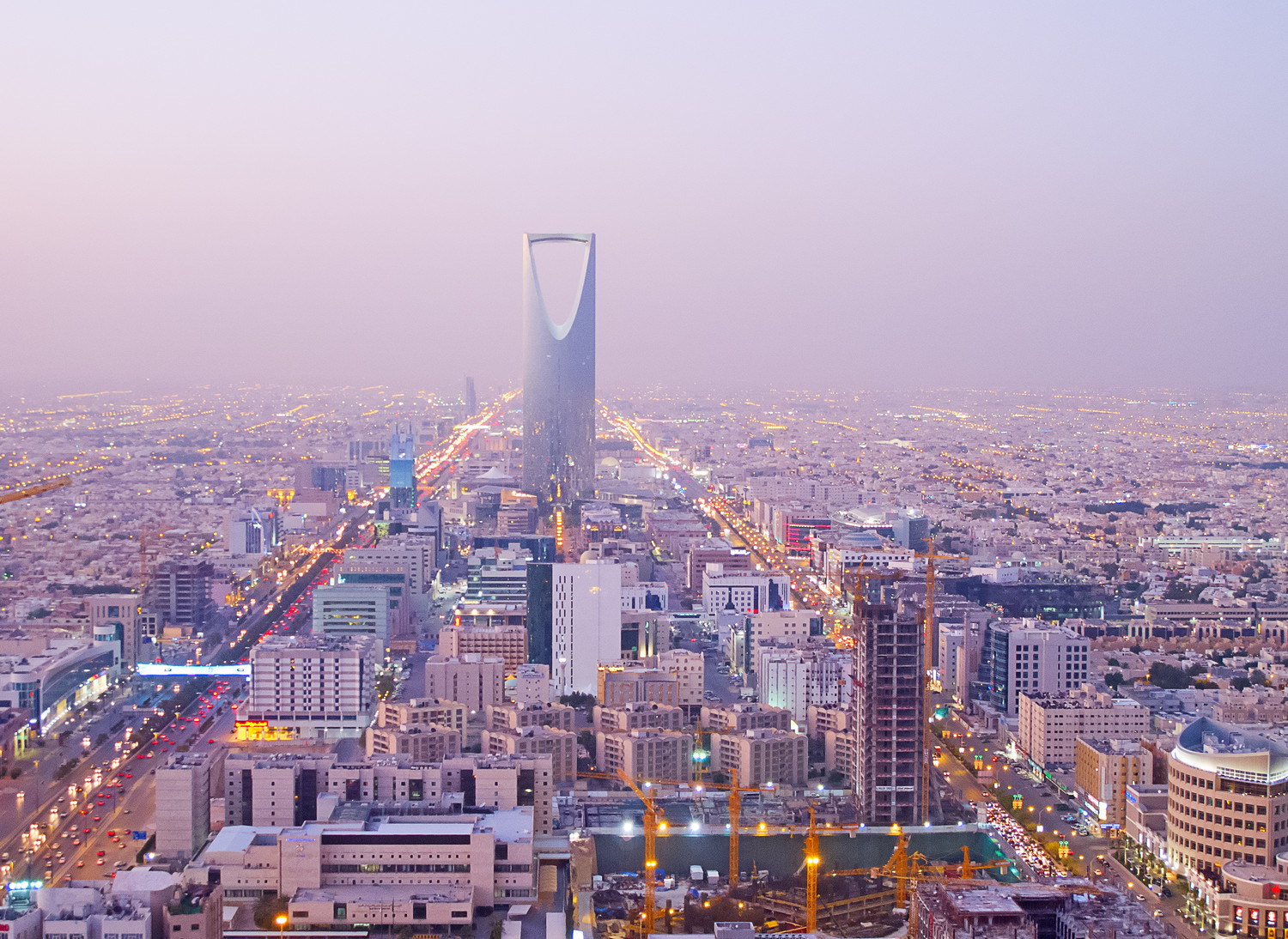 Саудовская Аравия полностью запретила передвижение по стране