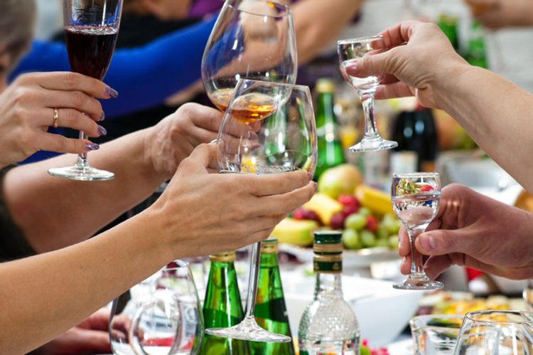 Названа «безопасная» доза алкоголя для мужчин и женщин