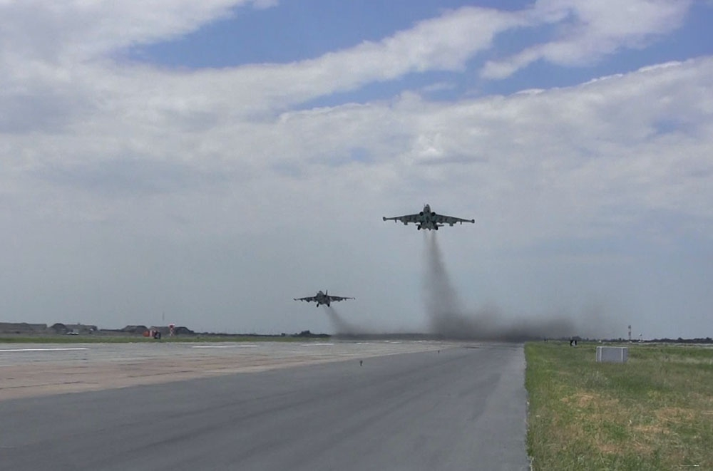 Авиация ВВС Азербайджана провела летно-тактические учения с боевой стрельбой - ВИДЕО