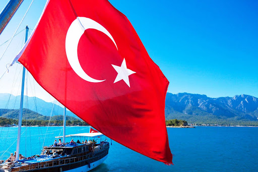 В Турции открывают аэропорты, музеи, рестораны и пляжи