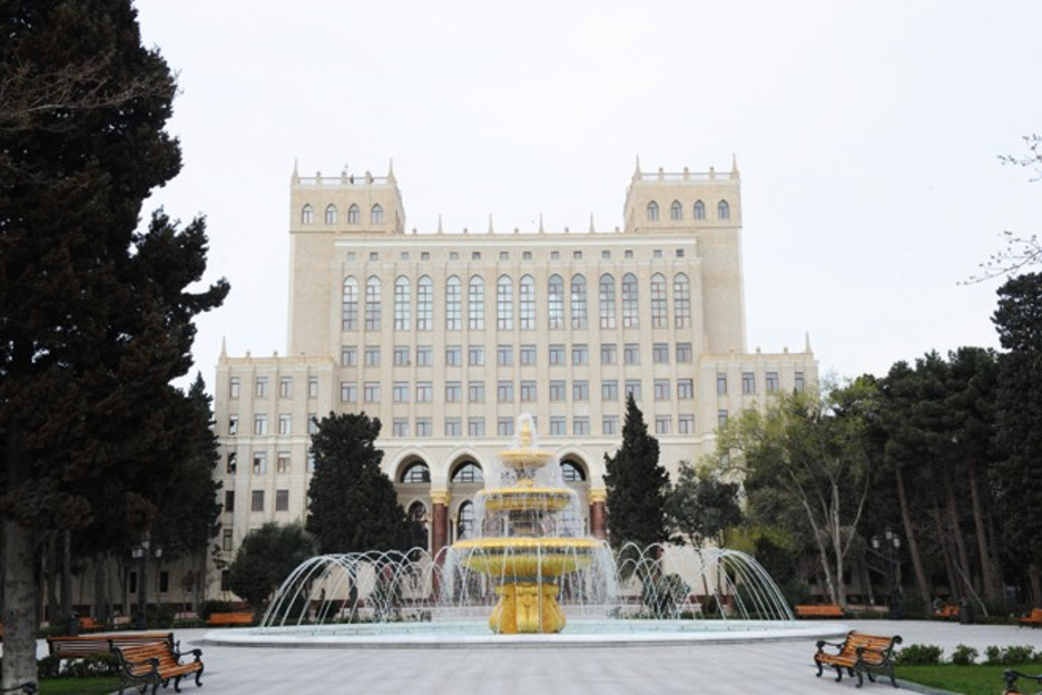 Сотрудники Академии наук Азербайджана будут выходить на работу через день