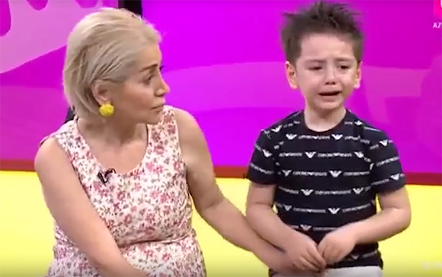 Сын азербайджанской певицы расплакался  в эфире - ВИДЕО