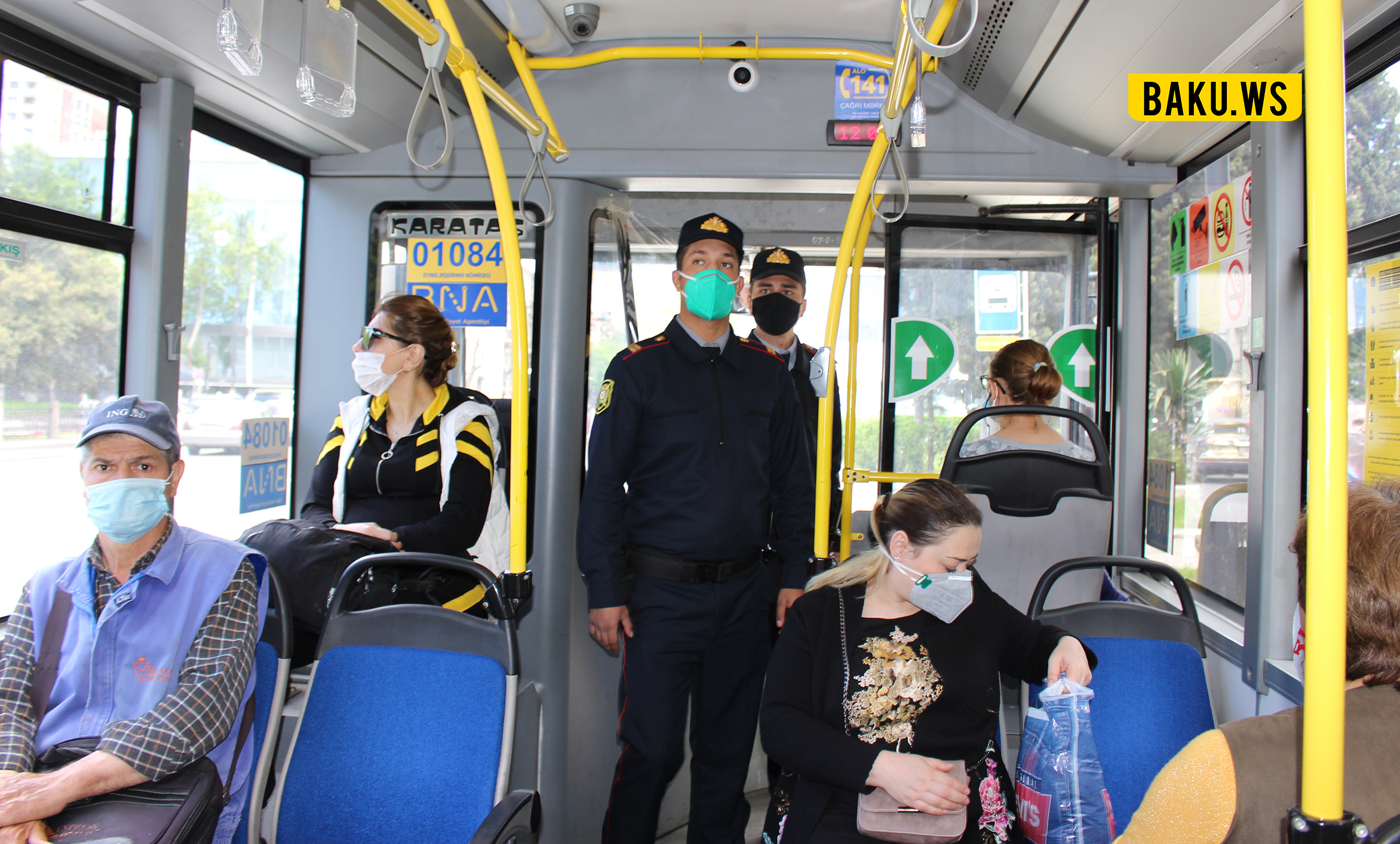 В Баку полиция начала рейды в отношении тех, кто не носит маски