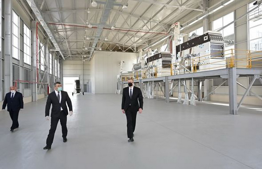 Ильхам Алиев на открытии завода по переработке семян зерновых - ФОТО