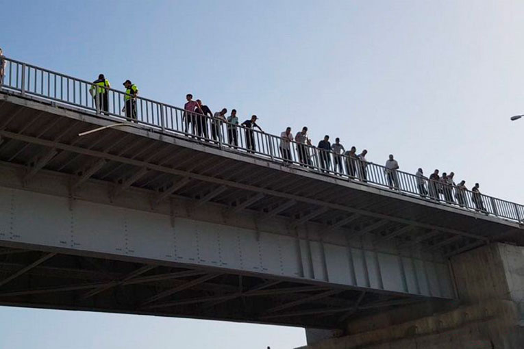 В Азербайджане отец двоих детей бросился с моста - ФОТО