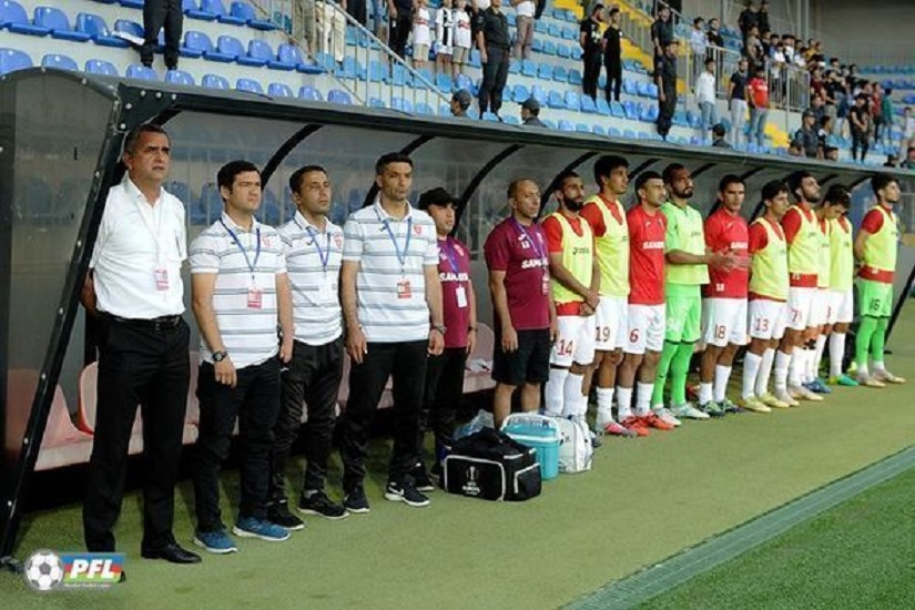В Азербайджане футбольные арбитры будут выходить на поле в медмасках