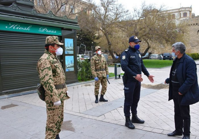 В Азербайджане изменили правила взятия под карантинный контроль