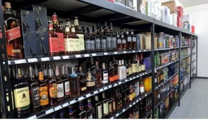 В Сочи в одном из супермаркетов рухнул стеллаж с алкоголем - ВИДЕО