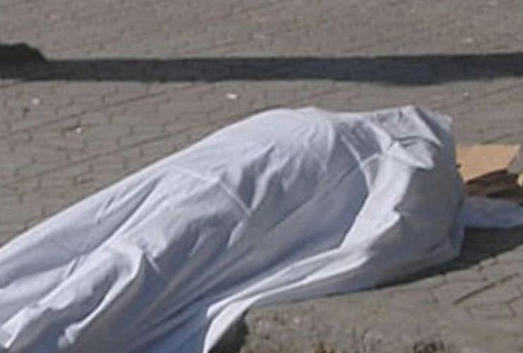 В Баку на автобусной остановке обнаружено тело женщины