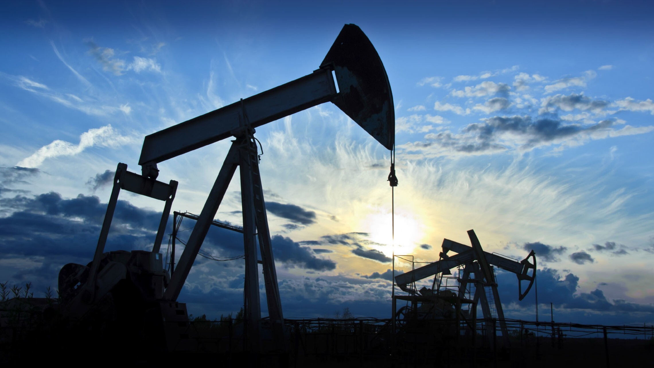 Цена на азербайджанскую нефть достигла почти 44 доллара