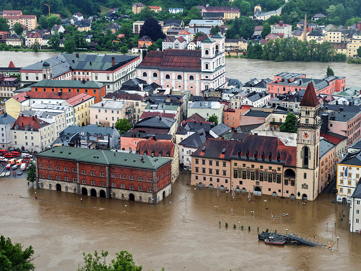 Мощные наводнения в Чехии: погибли 8 человек