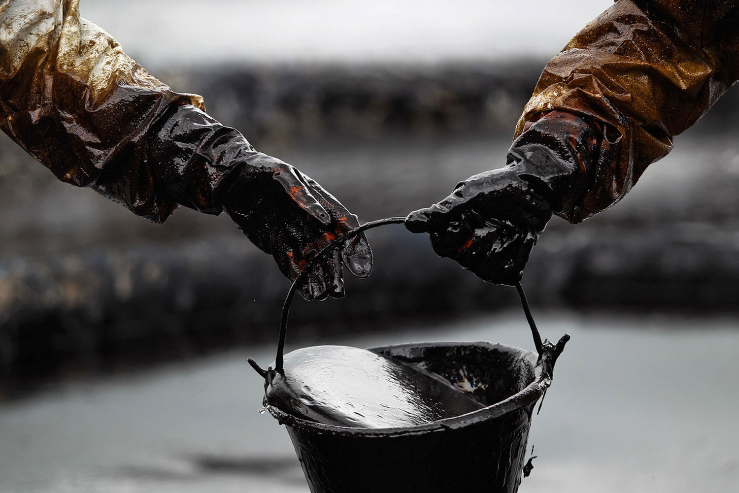 Цены на нефть обвалились после заявлений США