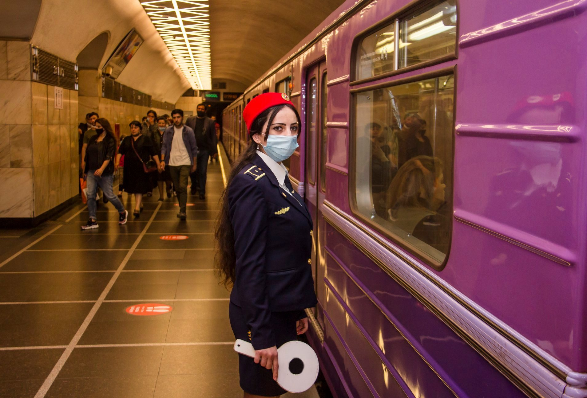 29 сотрудников бакинского метро заразились коронавирусом, один скончался