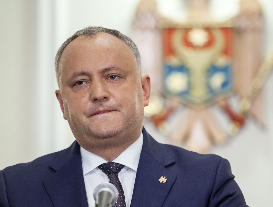Президент Молдавии самоизолировался после поездки в Россию