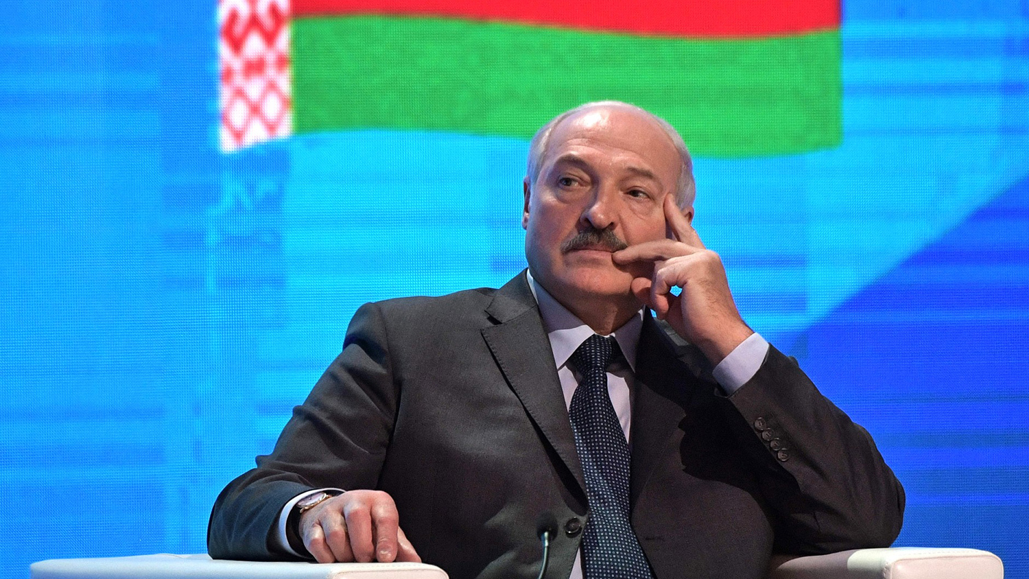 Лукашенко заподозрил рукотворный характер коронавируса