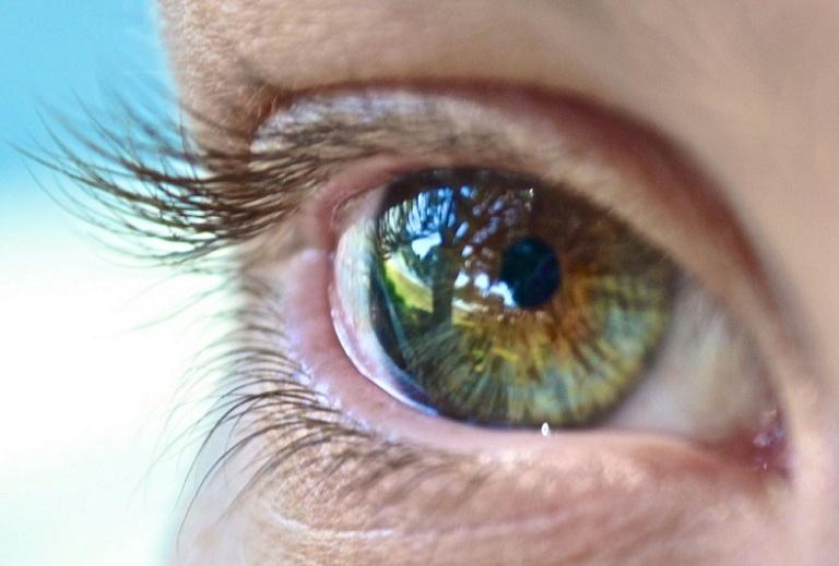 Создан первый в мире жидкий протез сетчатки глаза
