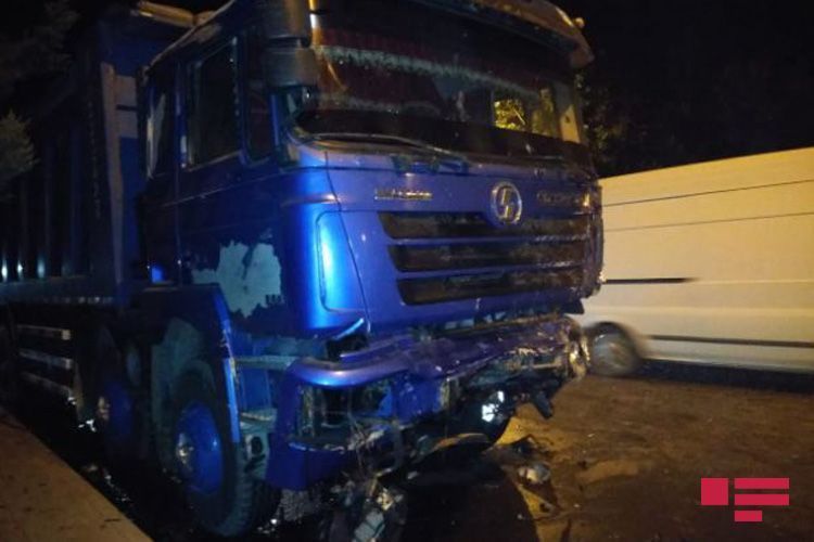 В Сабирабаде Prado столкнулся с грузовиком Shacman, погибли 2 человека, еще 2 ранены - ФОТО