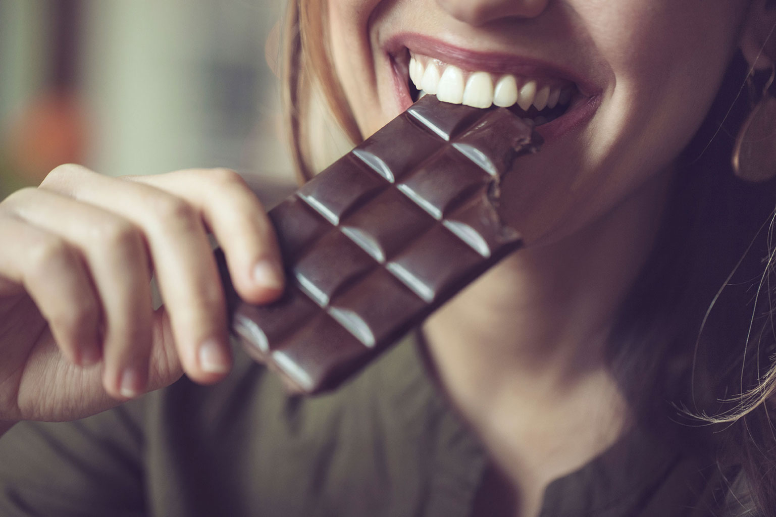 Эксперты рассказали о том, кому полезно есть шоколад